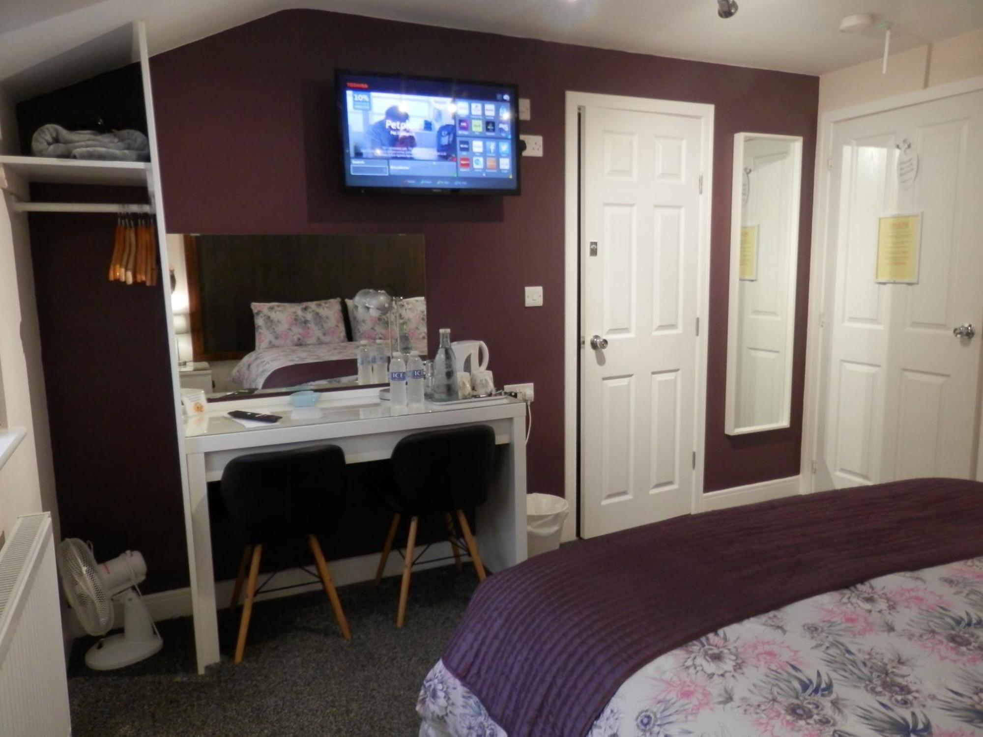 Middle House Bed & Breakfast Coventry Room photo